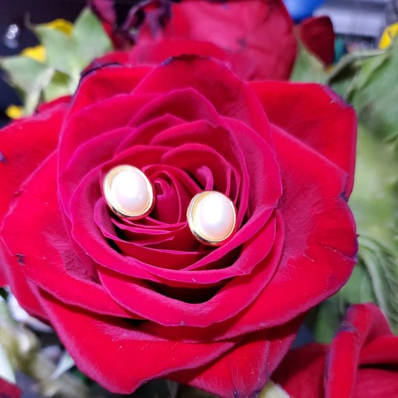 Vintage Faux Pearl Earrings with Gold Tone Trim - Picture 3 of 8